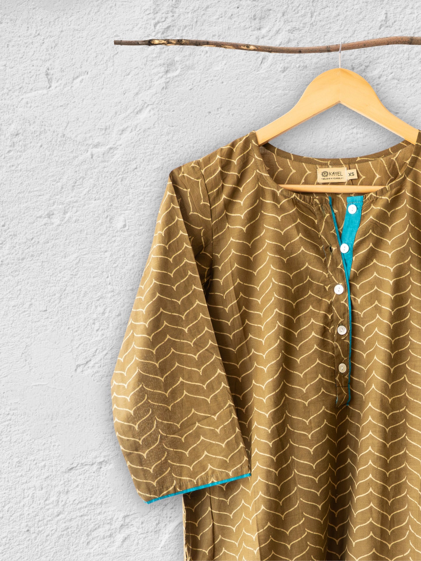 Cotton Short Top with Box Pleat Back