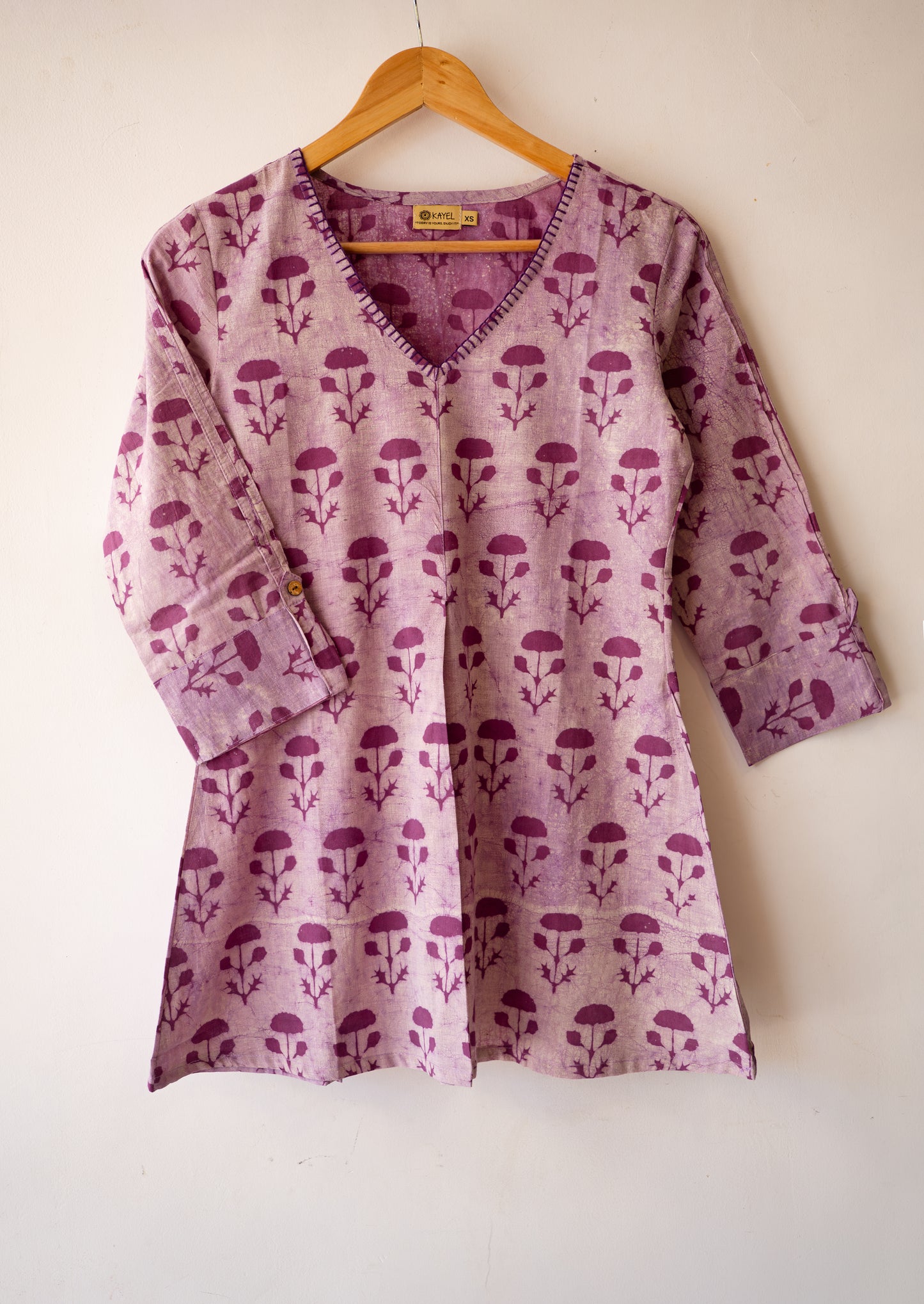 V neck with hand embroidery Short tops