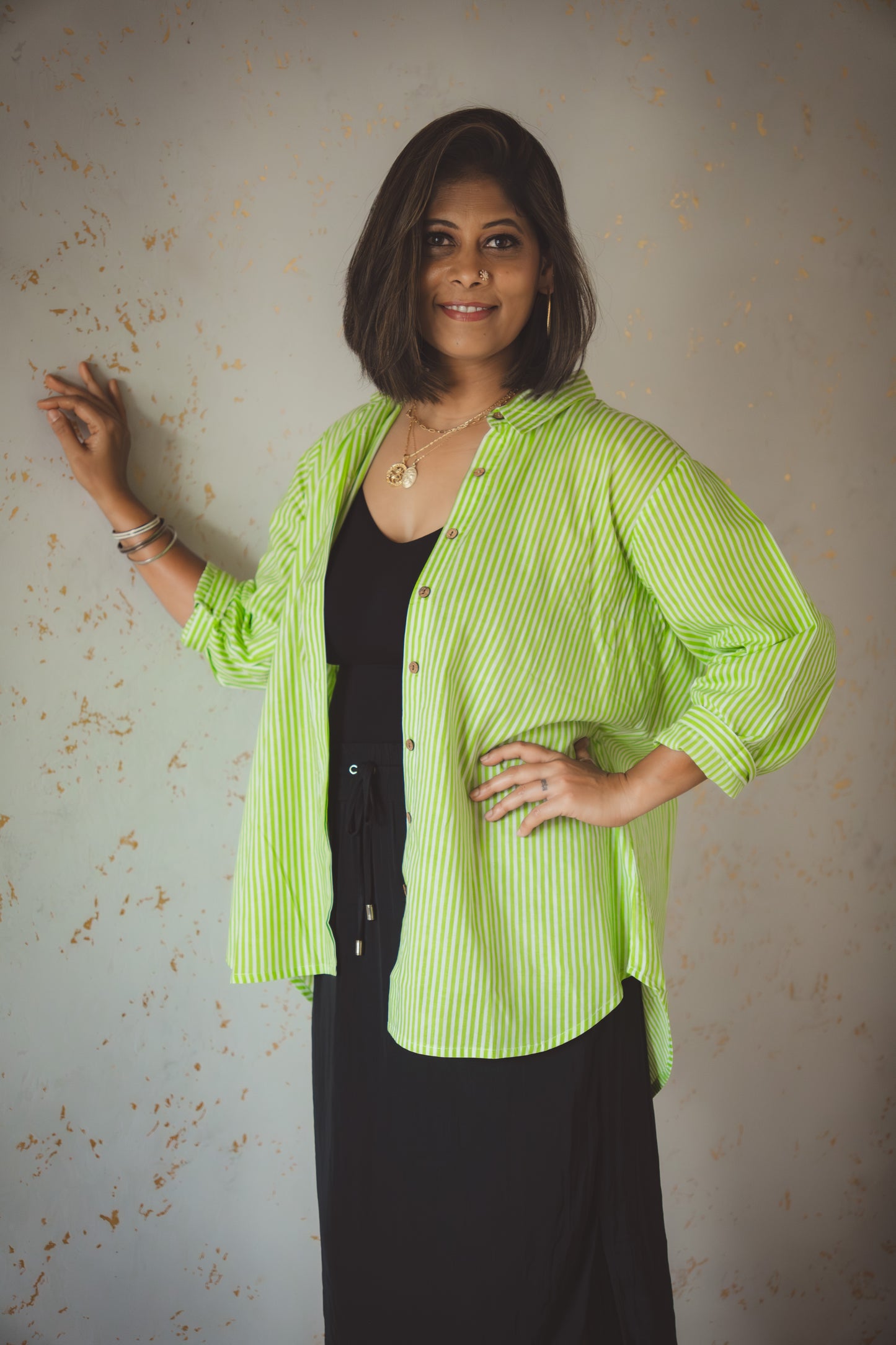Relaxed oversized cotton shirt.
Comfort fit designed to fit XS–XL 🤍