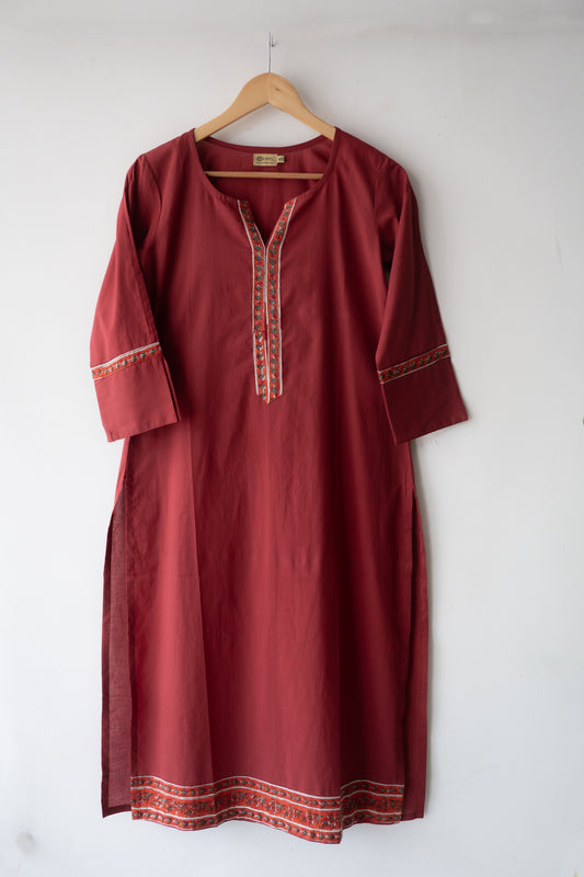 Solid cotton kurta paired with a Kota duppata