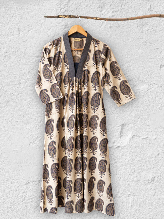 A-Line Kurta – with embroidered Neck