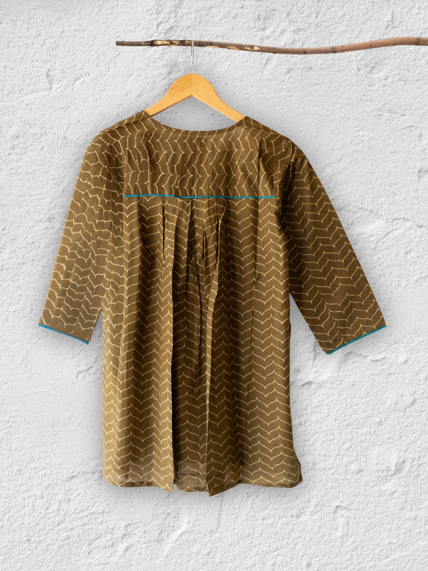 Cotton Short Top with Box Pleat Back