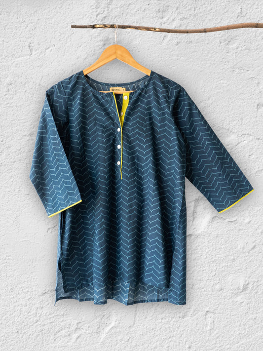 Cotton Short Top with Box Pleat Back