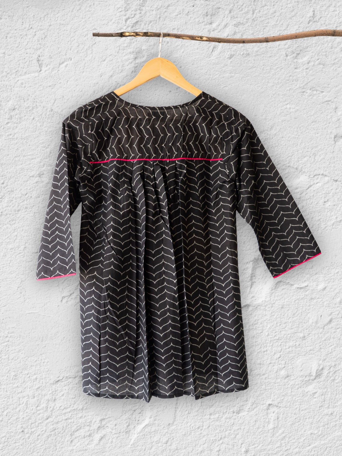 Cotton Short Top with Box Pleat Back