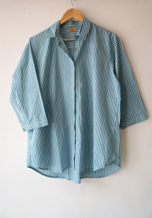 Relaxed oversized cotton shirt.

Comfort fit designed to fit XS–XL 🤍