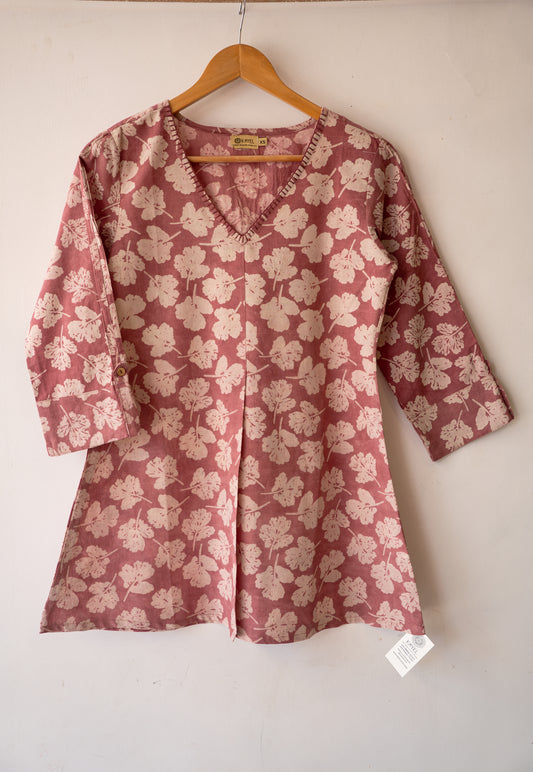 V neck with hand embroidery Short tops