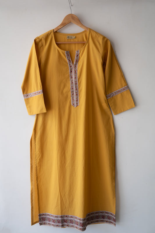 Solid cotton kurta paired with a Kota duppata