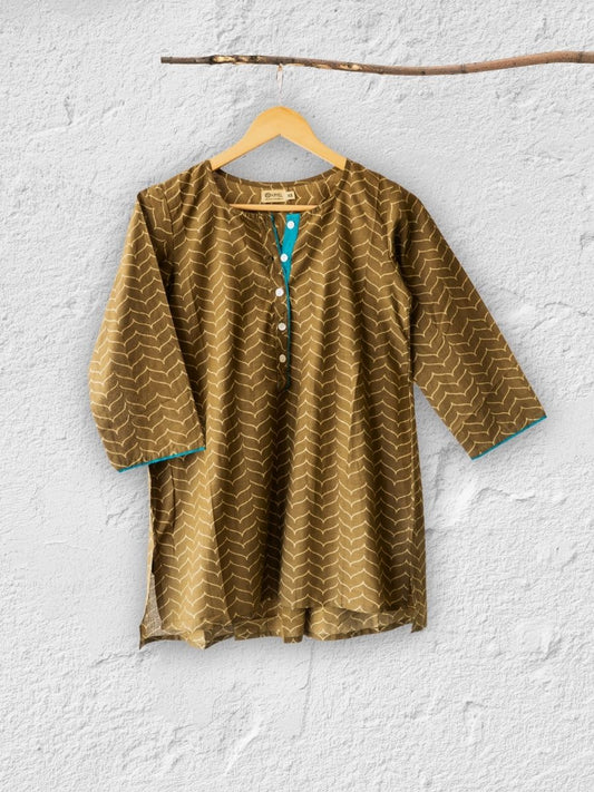 Cotton Short Top with Box Pleat Back