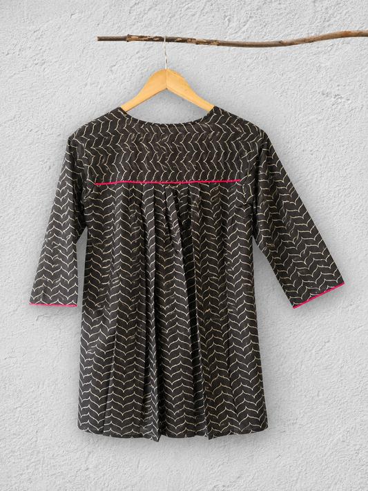 Cotton Short Top with Box Pleat Back
