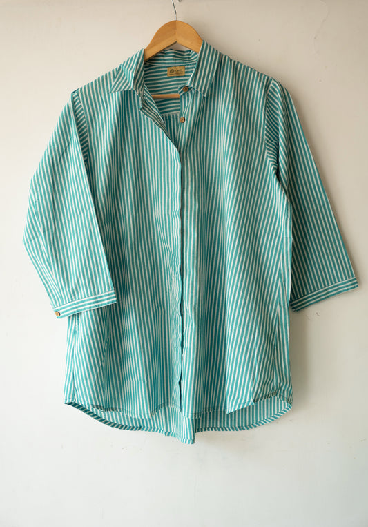 Relaxed oversized cotton shirt.

Comfort fit designed to fit XS–XL 🤍